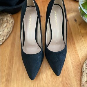 Black faux suede pump